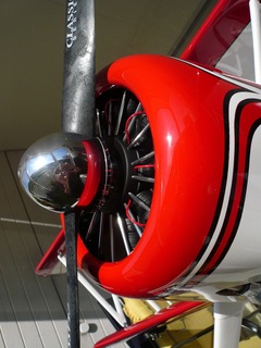 Light reflections on aluminium spinner and radial engine compartment